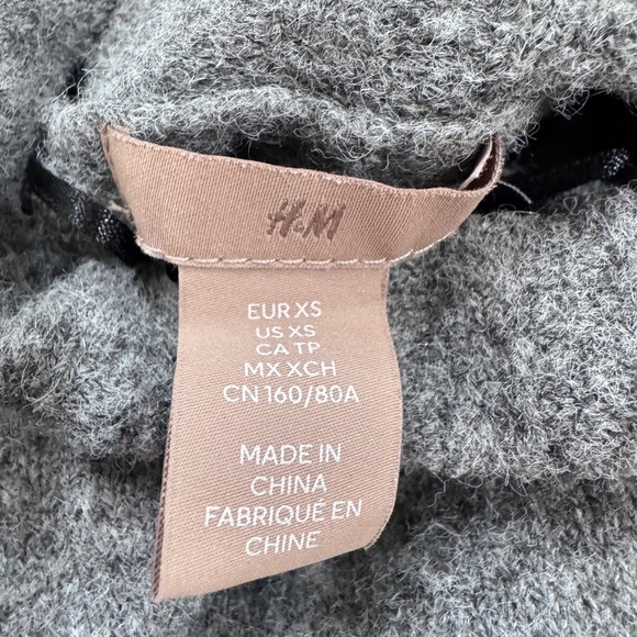 H&M Gray Oversized Sweater in XS - Picture 6 of 7